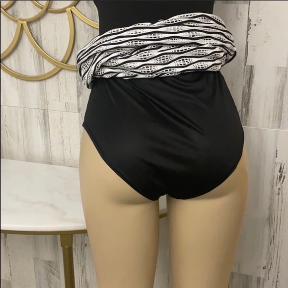 Vacation Type Dress - Picture 2 of 5